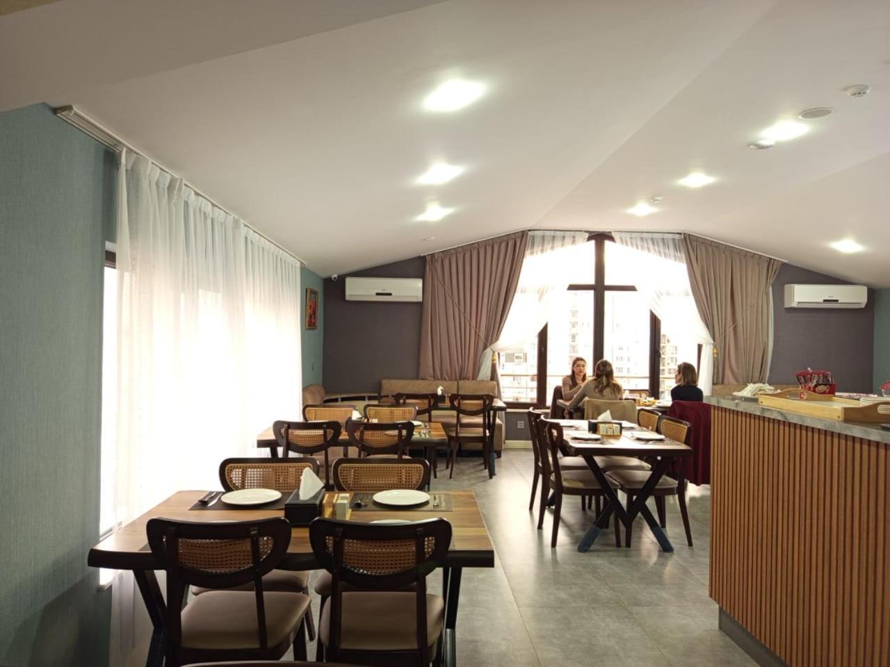 Royal Meridien Hotel Baku Bagian luar foto