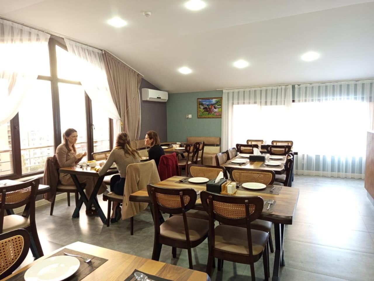 Royal Meridien Hotel Baku Bagian luar foto