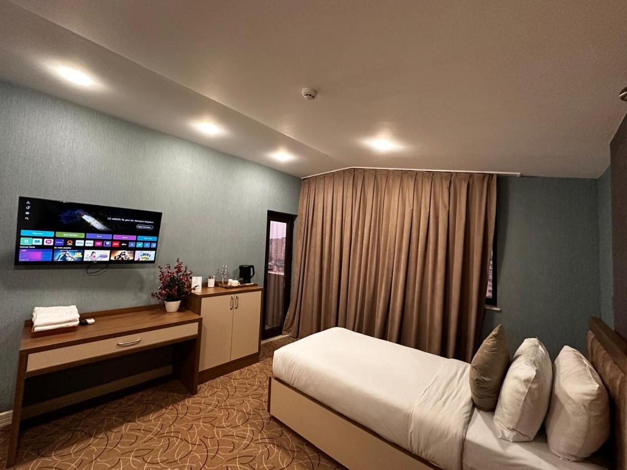 Royal Meridien Hotel Baku Bagian luar foto